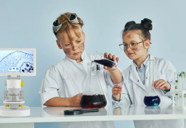 digital microscope with display